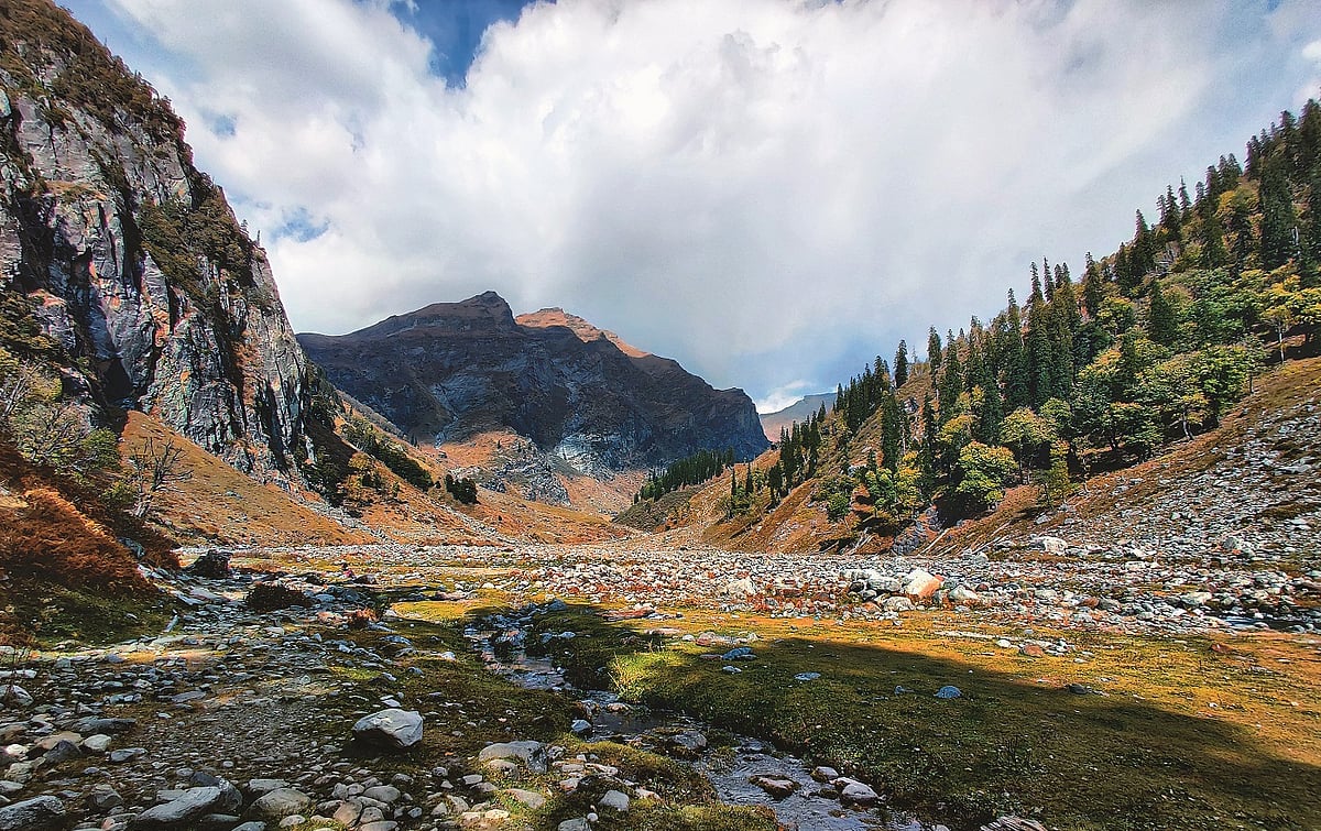 A hamlet en route Chattru