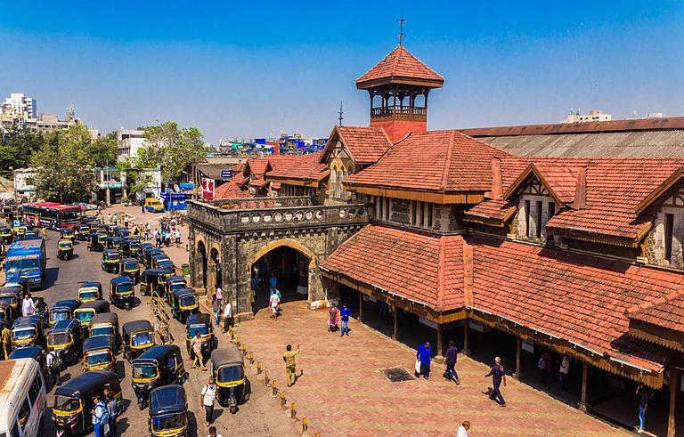 The red-tiled roof of Bandra railway station, in Mumbai. Credit www.shutterstock.com / Damian Pankowiec - null