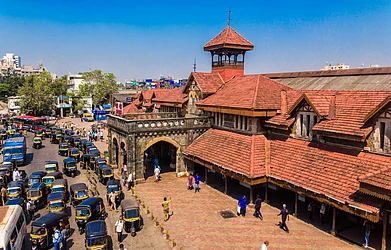 The red-tiled roof of Bandra railway station, in Mumbai. Credit www.shutterstock.com / Damian Pankowiec