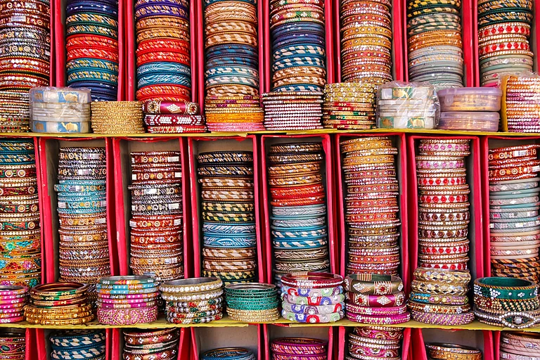 Kundan-studded lac bangles are one of Jaipur's specialties - Depositphotos.com