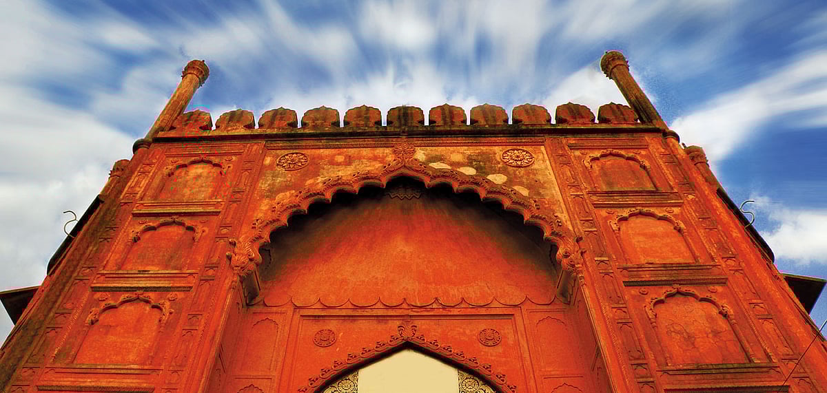 Entrance to the Taj-ul-Masjid in Bhopal