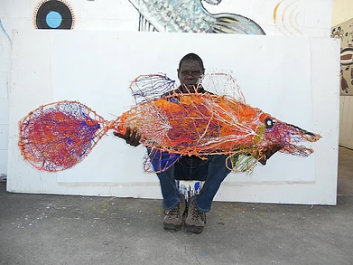 The Australian Museum : Artist Simon Norman with his artwork Barramundi