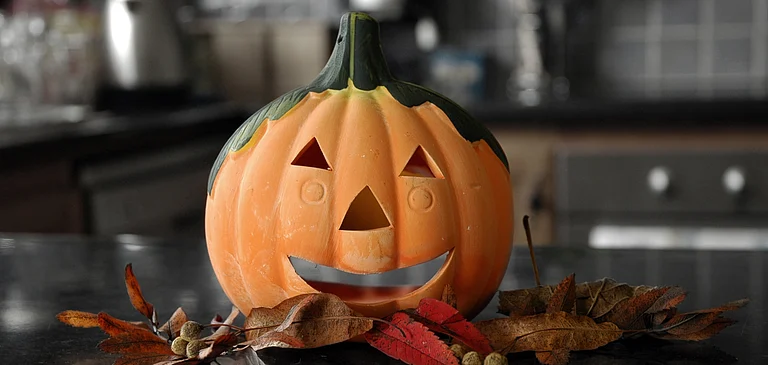 5 Spooky Cocktails For A Frightfully Decadent Halloween Party - null