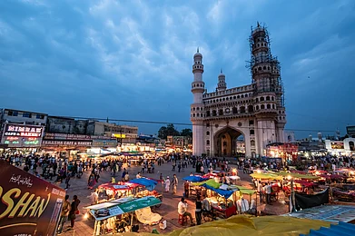 The markets around Charminar are a shopaholics dream Balaji Srinivasan/Shutterstock