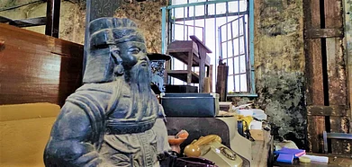 You can find antiques at bargain prices in Kolkata