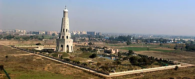 www.shutterstock.com / Geetansh Gautam : The Fateh Burj at Chappar Chiri village, Mohali