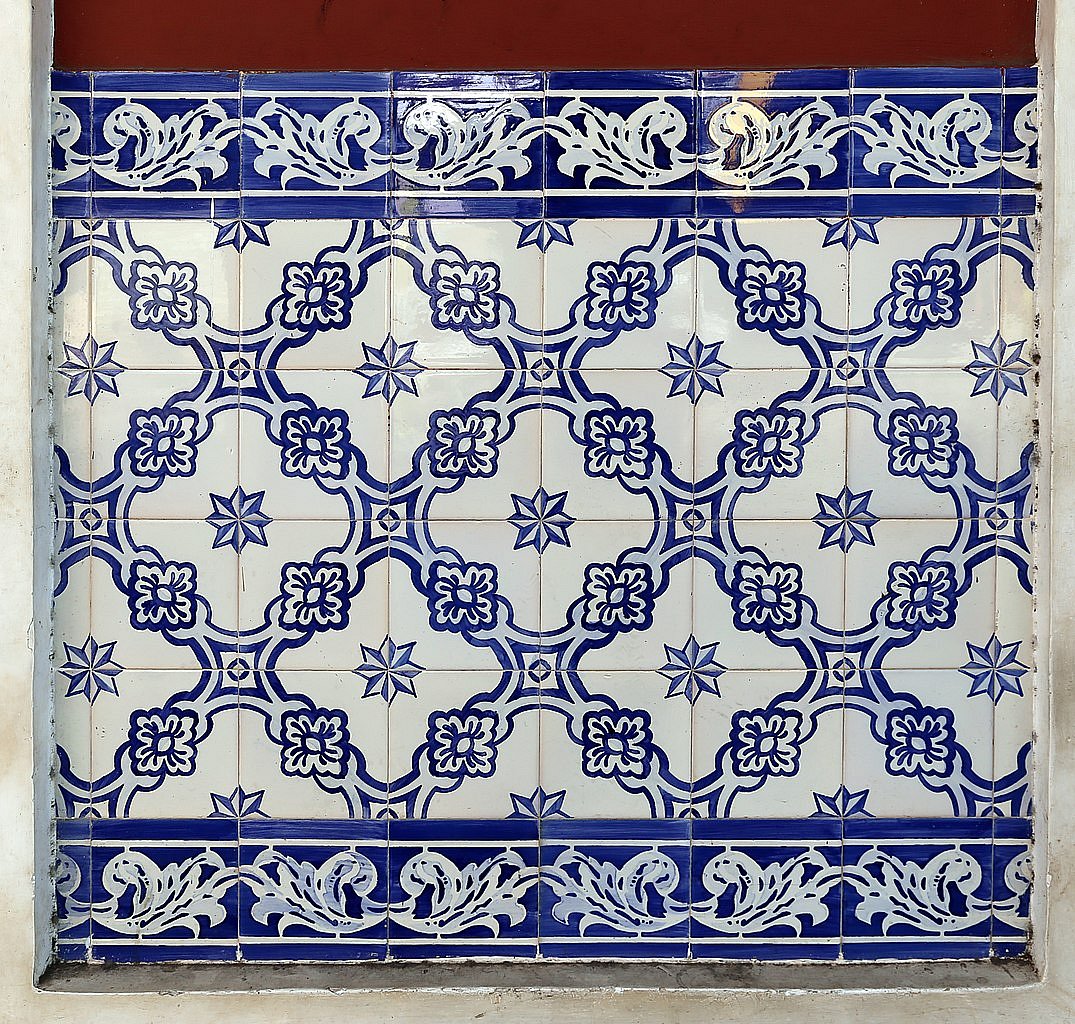 Azulejos in a balcony in Panaji, Goa. Credit Wikimedia Commons / Sailko 