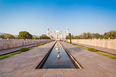The Mughal era mausoleum, Bibi Ka Maqbara, in Aurangabad, Maharashtra. Credit www.shutterstock.com / saiko3p