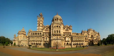 Laxmi Vilas Palace Credit CamBuff / Shutterstock