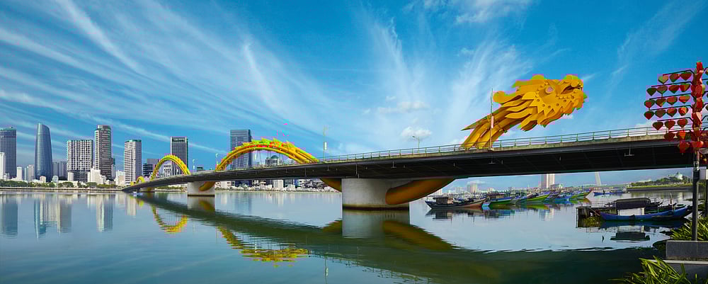 The Dragon Bridge over River Han, Da Nang, Vietnam. Credit www.shutterstock.com / Tang Trung Kien