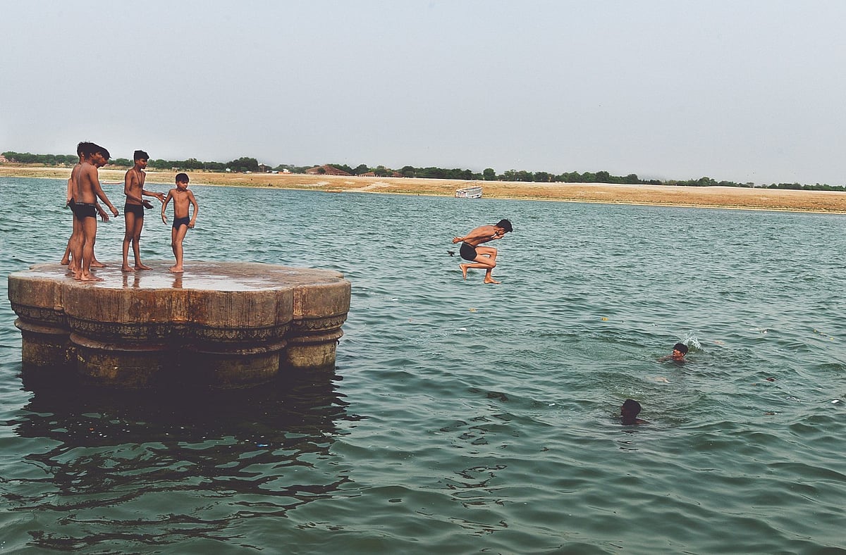 Children bathe at the Manikarnika Ghat in Varanasi