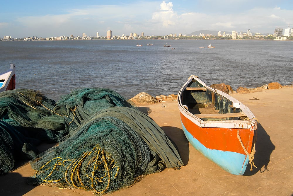 Take a walk along the Mumbai coast
