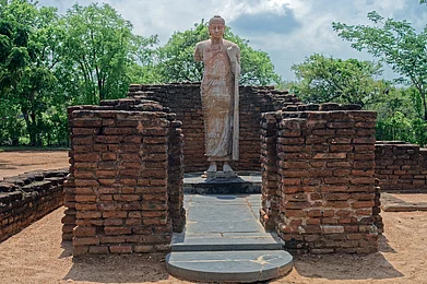 Shutterstock : An ancient Buddha statue at Nagarjunakonda, Andhra Pradesh