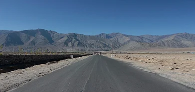 The road leading to the Phyang village