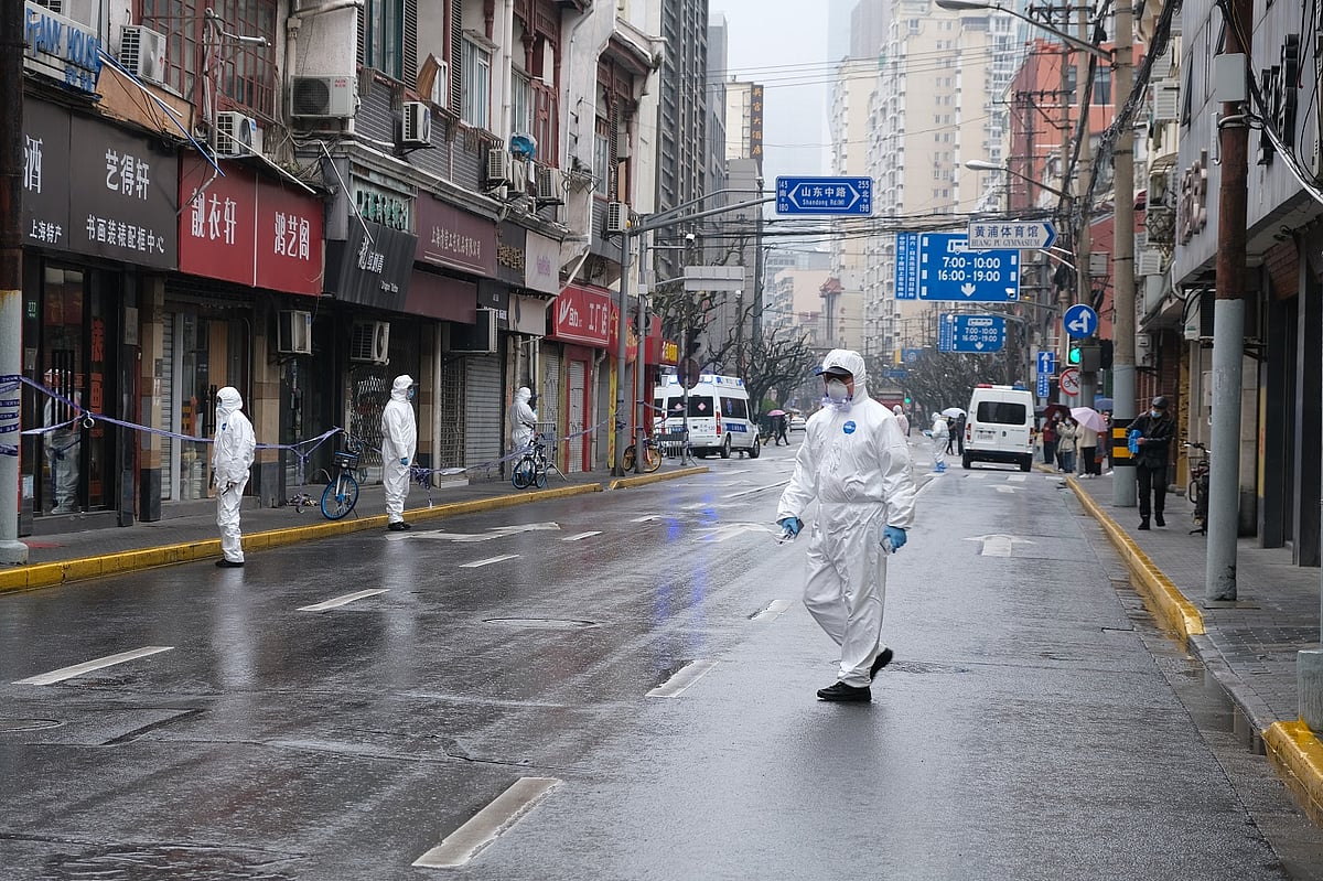 Health officials wearing protective gear setting up a COVID-19 cordon in Shanghai
