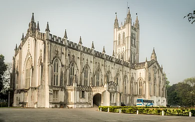 Shutterstock : Saint Pauls Cathedral in Kolkata