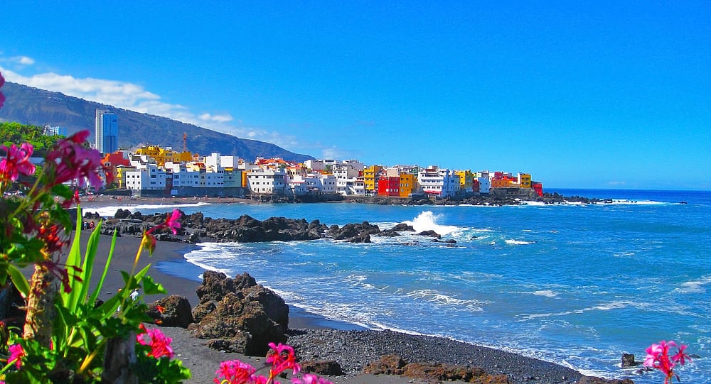 Shutterstock : The Playa Jardin beach in Puerto de la Cruz, Tenerife