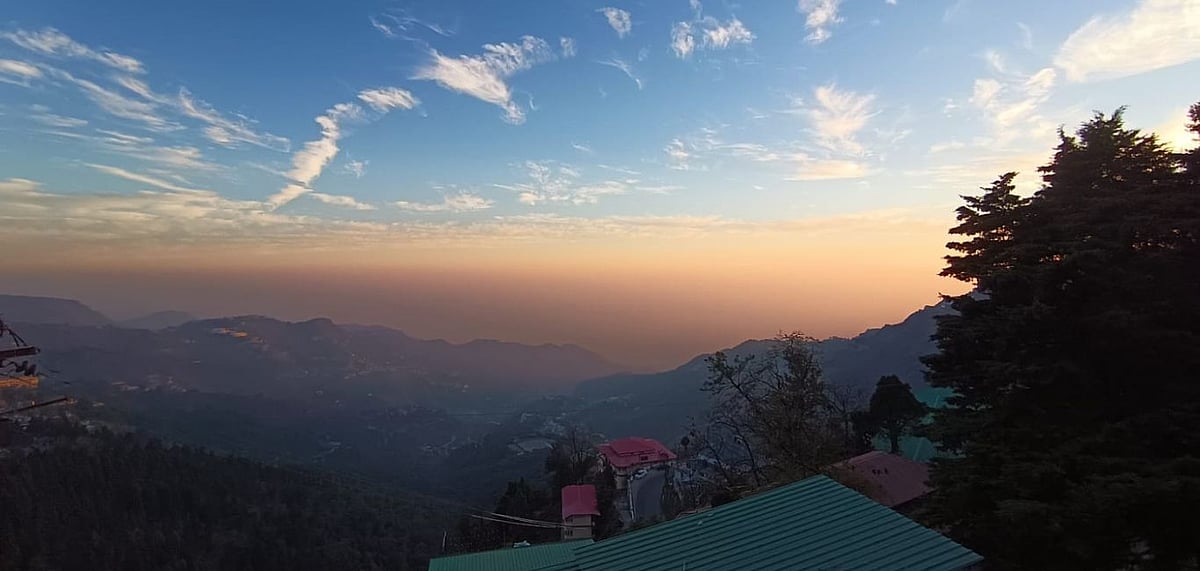 Photo by Antaraa Chatterjee : The winterline appears as the sky converges into a mix of reds, yellow, mauve and orange to form a false horizon