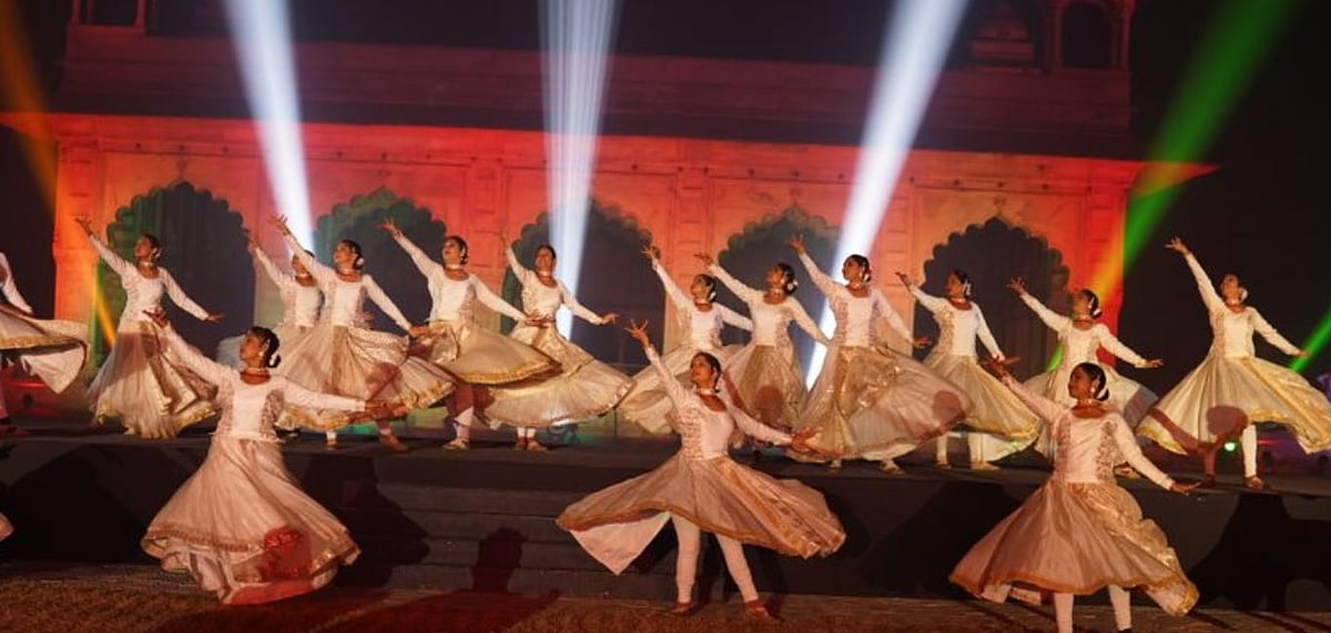 Through dance and battle sequences choreographed by renowned dancer Maitreyee Pahari the audiences were shown important events of the fort.