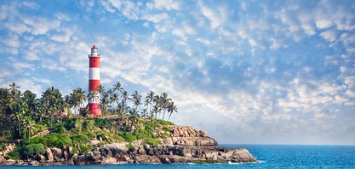 This small coastal town, south of Thiruvananthapuram is dotted with serene beaches and is also home to Lighthouse Beach. Credit Shutterstock