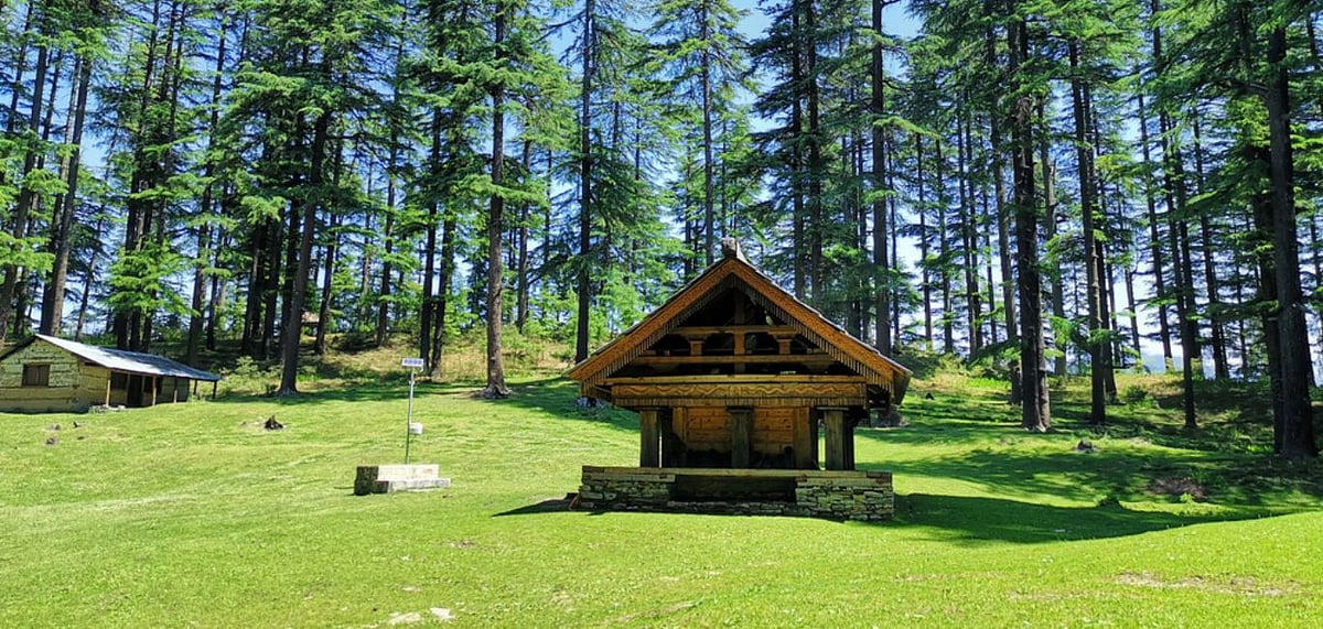 Shutterstock : Balo Nag Temple in Bahu village, Himachal Pradesh