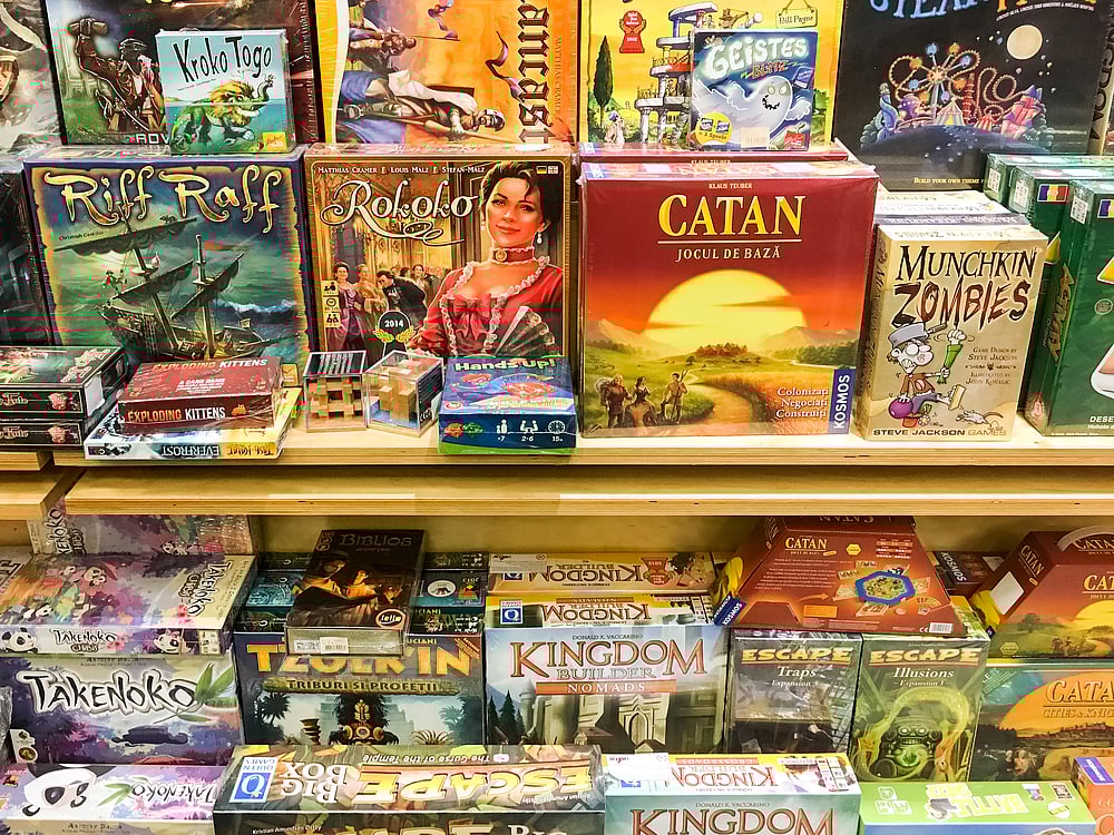 The Best Board Games To Carry While Travelling With Your Young Adult Kids