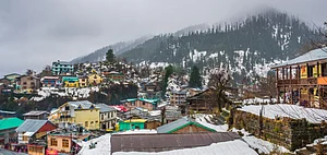 Snow covered view of Old Manali, Photo Credit Shutterstock
