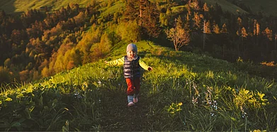 Shutterstock : Parents should focus on sustainable tourism.
