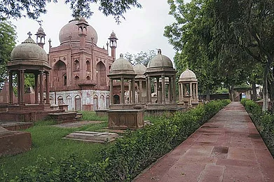 The Catholic cemetery with its Mughal-inspired tombs