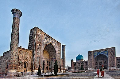 Shutterstock : Uzbekistan delights with its blue history