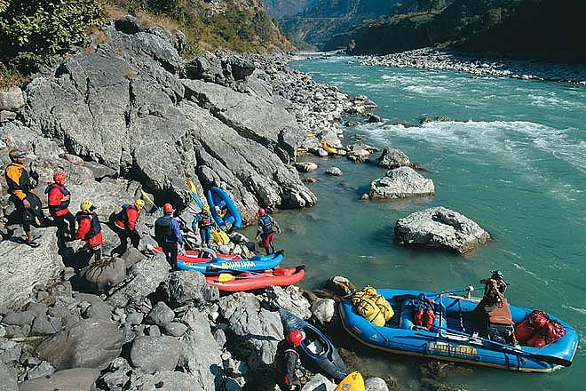 Kayaking down the Himalayan rivers