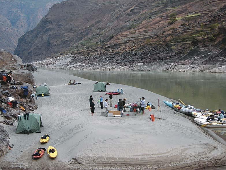 Setting up camp on the banks of the Yangtze