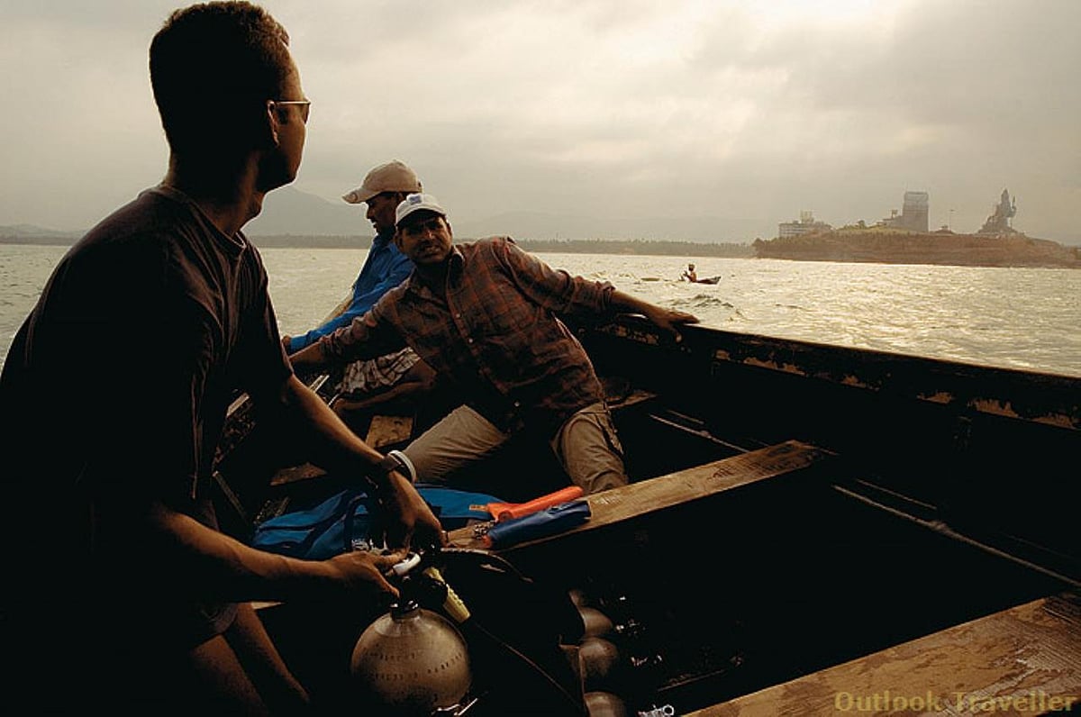 Barracuda Diving : Deep Dive Underwater at Netrani