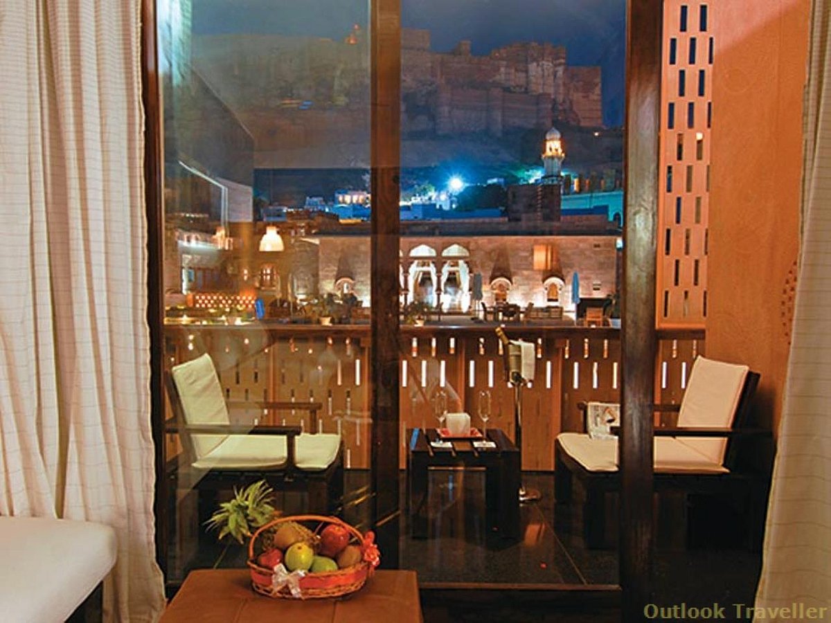 Sundowners on your private terrace at the hotel