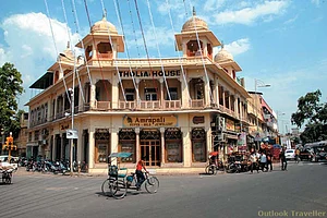 The famous Amprapali at Panch Batti