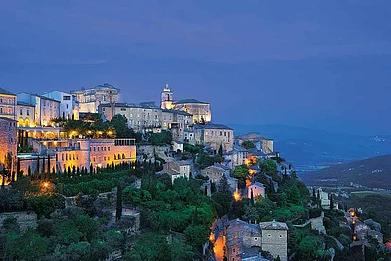 Depositphotos : The spectacularly located village of Luberon by evening, Provence