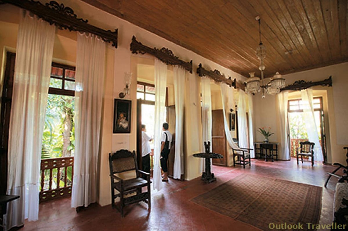 Fofos do queijo at Palacio do Deao, Goa