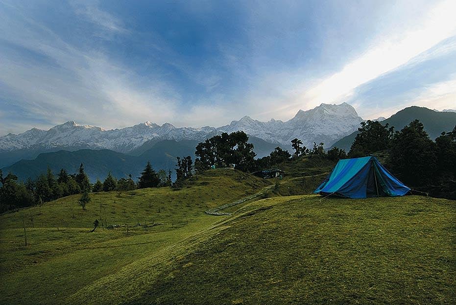 Sunrise at Deoriatal (the Chaukhamba peak is to the right)