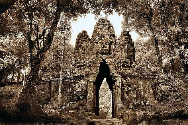 Angkor un-eclipsed