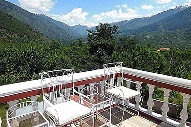 Drive down to the mountains and wake up to a view like this