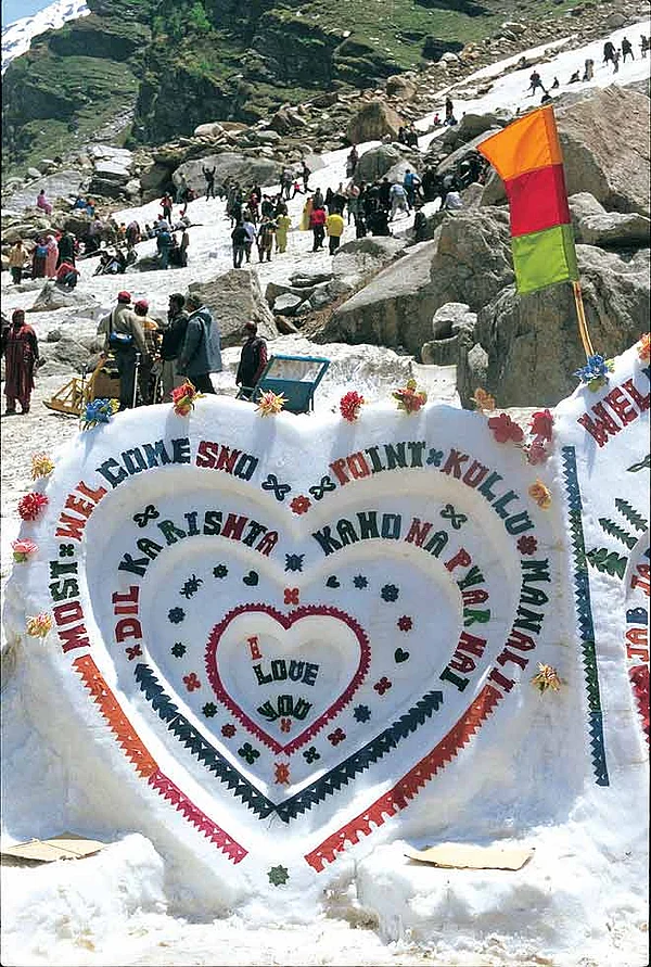 Snow Point in Manali-Rohtang road