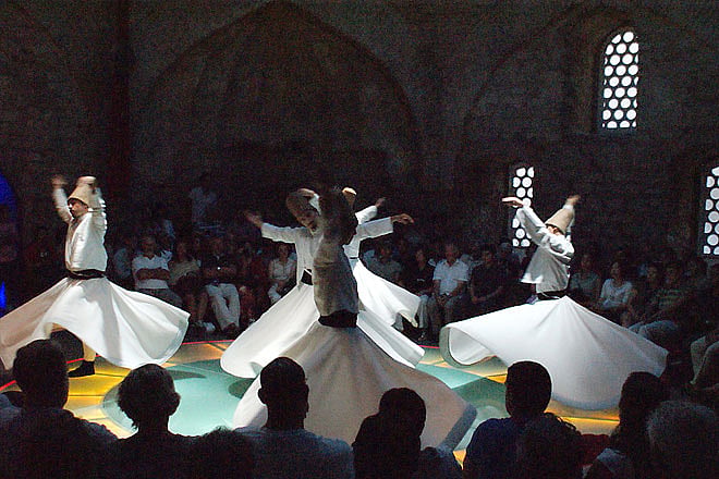 Pay homage to Sufi saint of Dewa in Uttar Pradesh