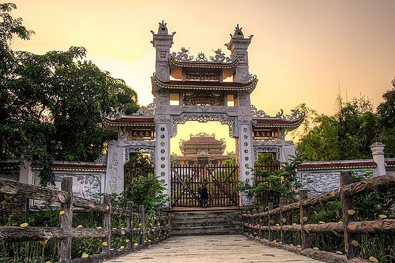 Retrace The Steps Of Shakyamuni Buddha - null