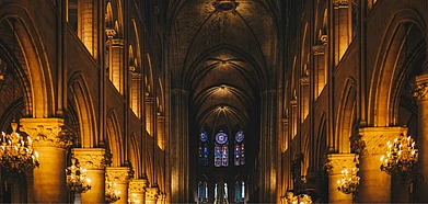 Shutterstock : Interior of the Notre Dame Cathedral, Paris