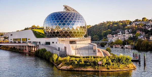 Boulogne-Billancourt. Credit www.shutterstock.com / olrat