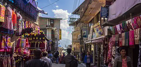 You can explore the city on foot and wander through Old Manali