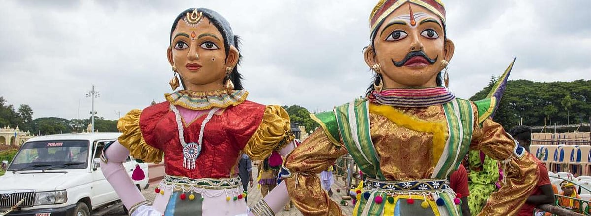 Mysuru's Dussehra procession involves life sized dolls - null