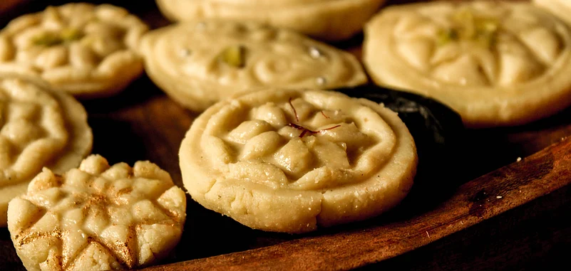 For each type of sandesh, the chana is cooked with sugar or gur to a different grain of clots