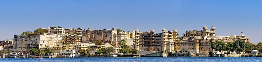 The city palace Udaipur. Credit www.shutterstock.com / 319photo