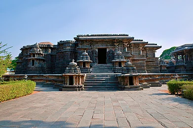 Shutterstock : Hoysaleswara Temple